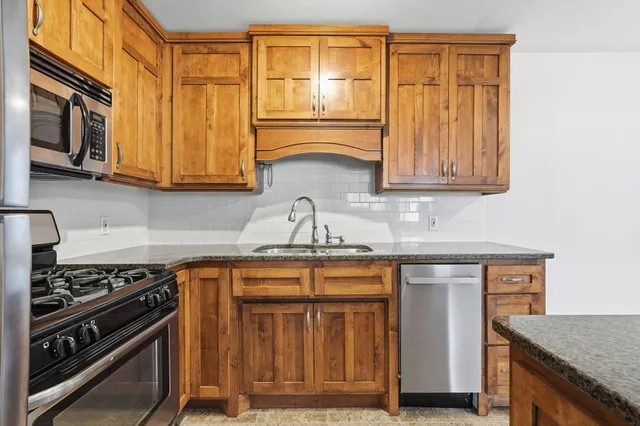 $155,000 | 2507 Bryant Avenue South, Unit 103, Minneapolis, MN 55405