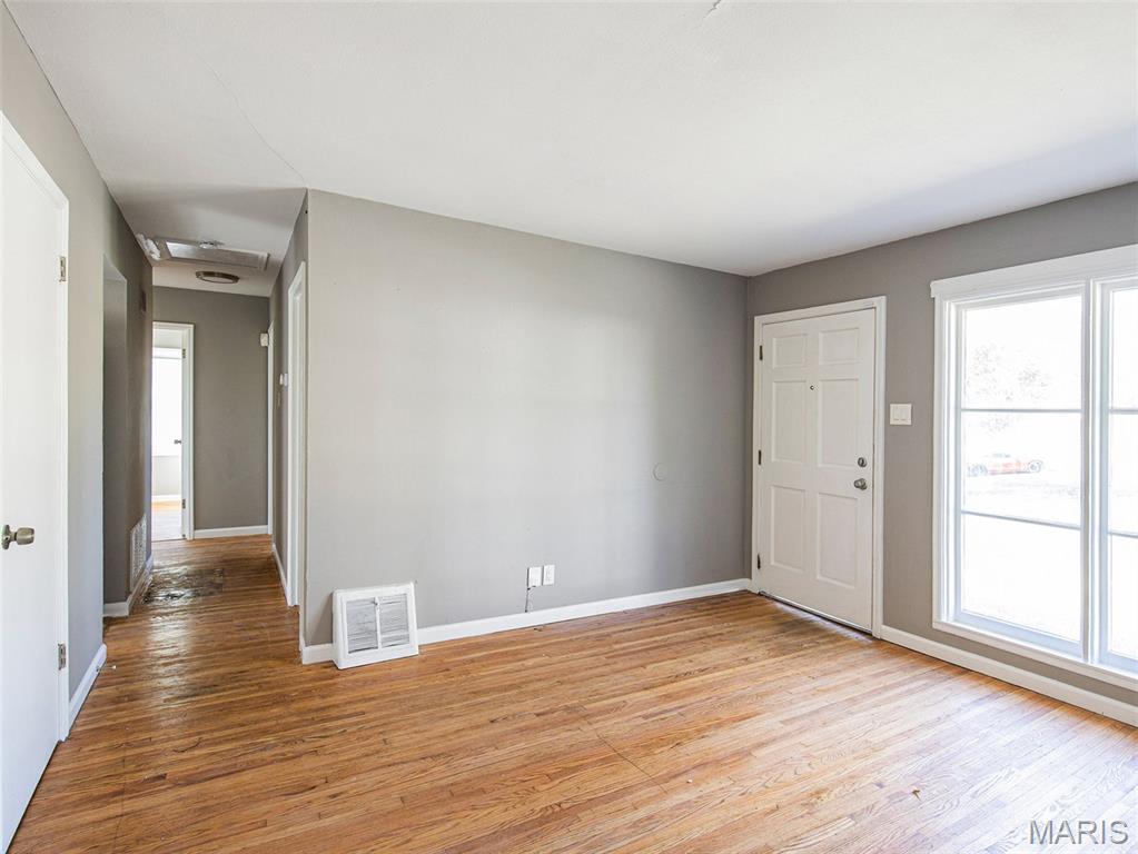 258 Presley Road St. Louis, MO 63137 - Photo 3 of 10