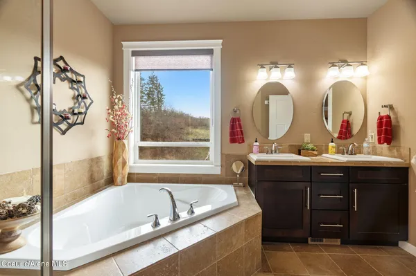 $1,160,000 | 374 Carbine Drive, Clark Fork, ID 83811