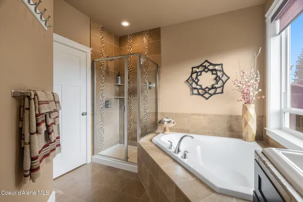 $1,160,000 | 374 Carbine Drive, Clark Fork, ID 83811