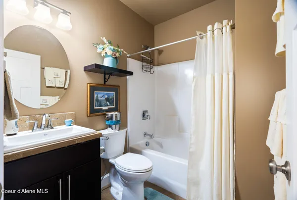 $1,160,000 | 374 Carbine Drive, Clark Fork, ID 83811