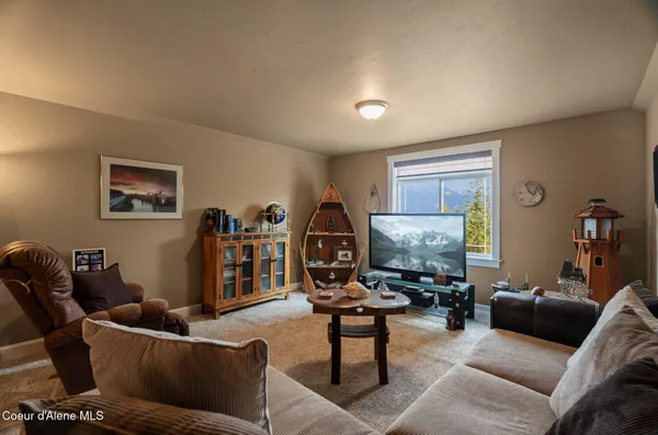 $1,160,000 | 374 Carbine Drive, Clark Fork, ID 83811