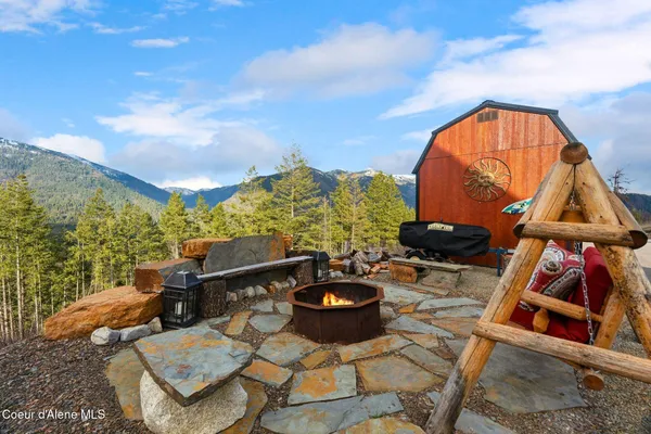 $1,160,000 | 374 Carbine Drive, Clark Fork, ID 83811