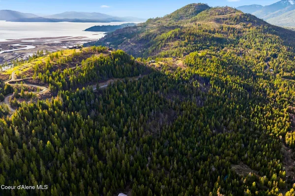 $1,160,000 | 374 Carbine Drive, Clark Fork, ID 83811