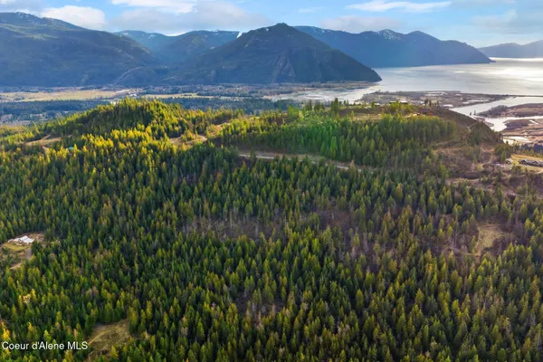 $1,160,000 | 374 Carbine Drive, Clark Fork, ID 83811