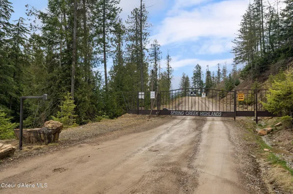 $1,160,000 | 374 Carbine Drive, Clark Fork, ID 83811