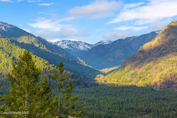 $1,160,000 | 374 Carbine Drive, Clark Fork, ID 83811