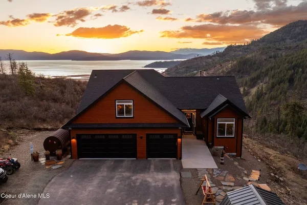 $1,160,000 | 374 Carbine Drive, Clark Fork, ID 83811