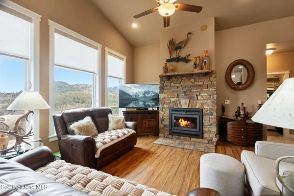 $1,160,000 | 374 Carbine Drive, Clark Fork, ID 83811