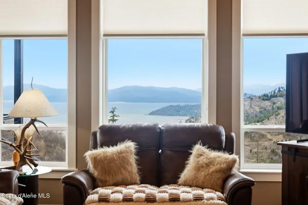 $1,160,000 | 374 Carbine Drive, Clark Fork, ID 83811