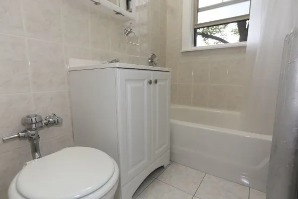 $1,275 | 3259 West Wrightwood Avenue, Unit 1F, Chicago, IL 60647