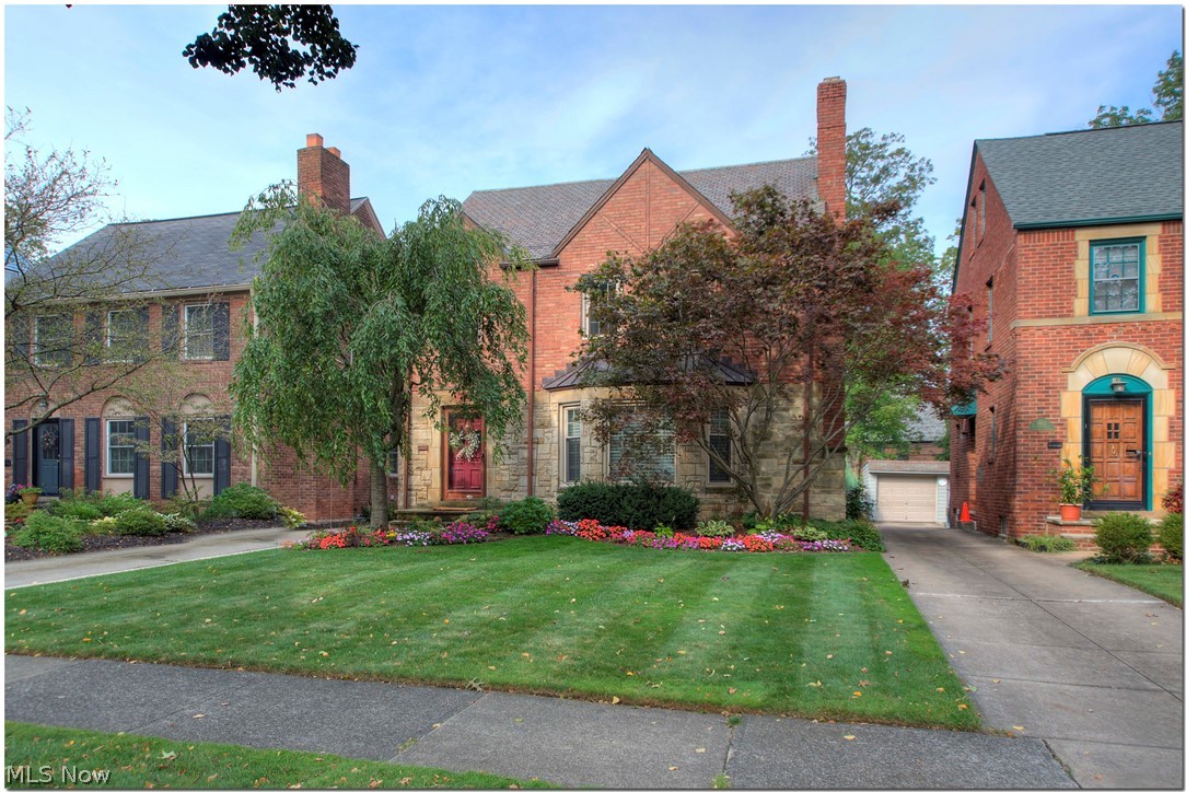 2456 Fenwick Road Cleveland, OH 44118 - Photo 2 of 30 Gallery Image 2