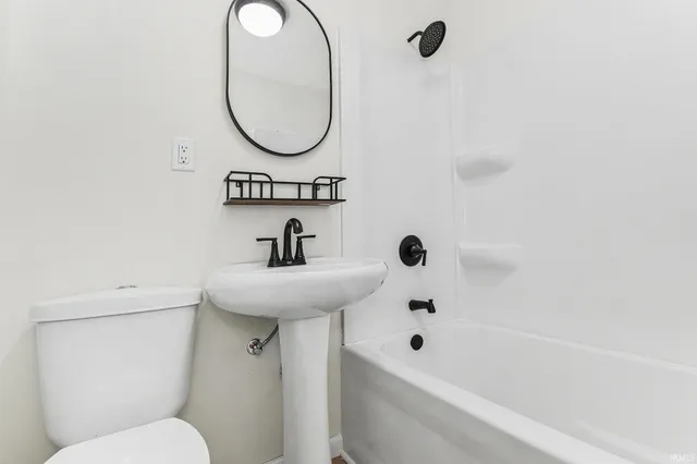 $260,000 | 21012 State 120 Road, Elkhart, IN 46516