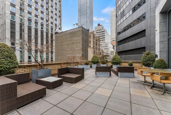 $995,000 | 90 William Street, Unit 8H | Financial District