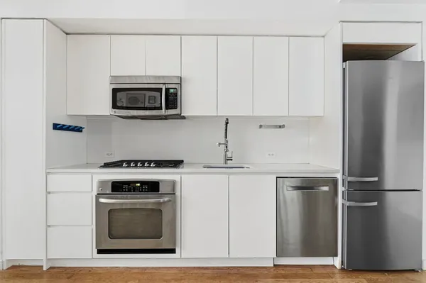 $995,000 | 90 William Street, Unit 8H | Financial District