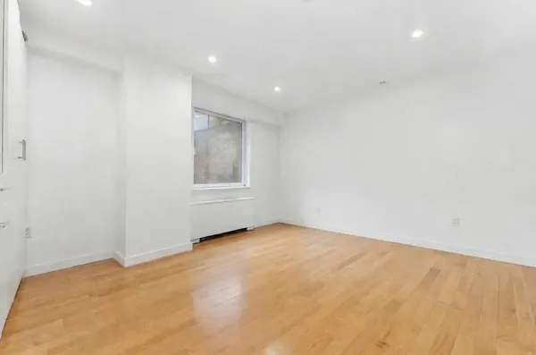 $995,000 | 90 William Street, Unit 8H | Financial District