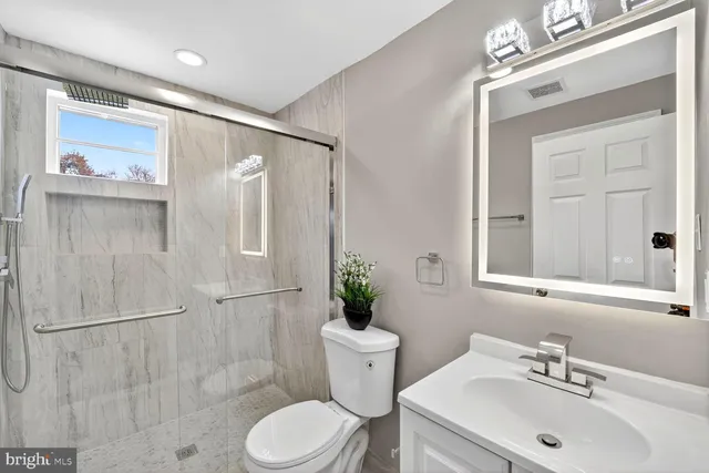 $408,900 | 5918 Robin Lane, Suitland, MD 20746