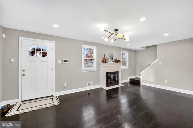 $408,900 | 5918 Robin Lane, Suitland, MD 20746