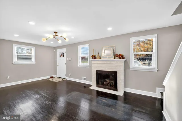 $408,900 | 5918 Robin Lane, Suitland, MD 20746