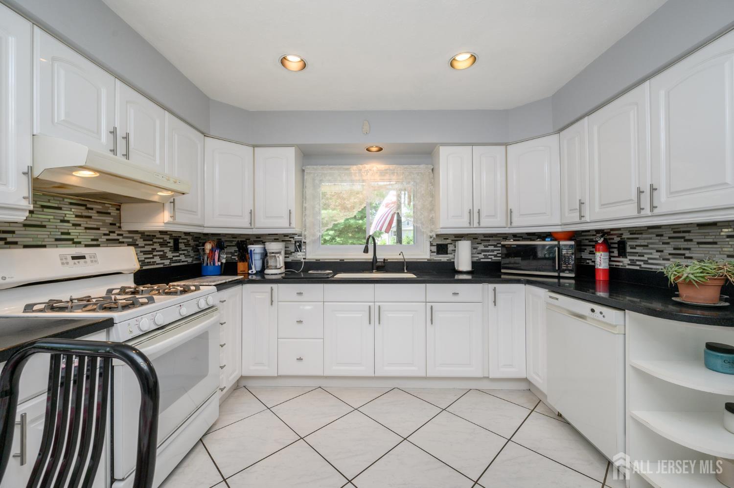 482 Stagecoach Road Millstone Township, NJ 08510 - Photo 7 of 45