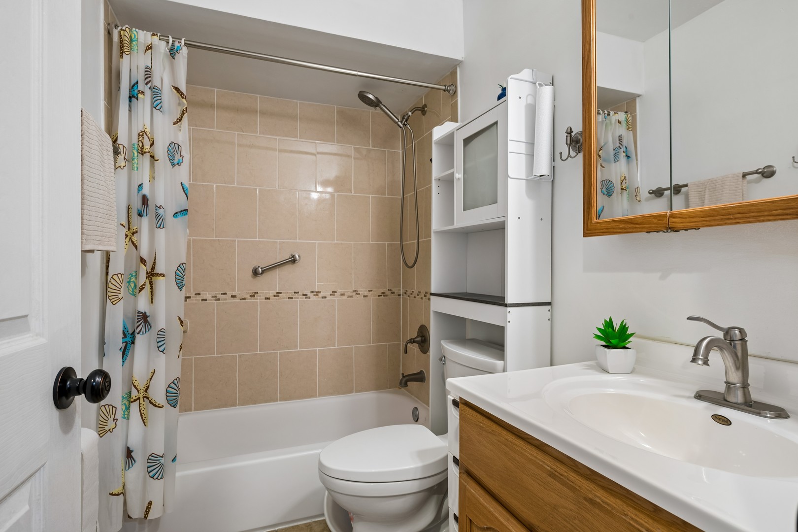 9364 Golf Road, Unit 2B Des Plaines, IL 60016 - Photo 14 of 20 Gallery Image 14