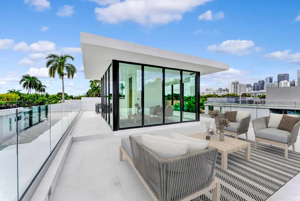 $8,999,950 | 2130 South Miami Avenue, Miami, FL 33129