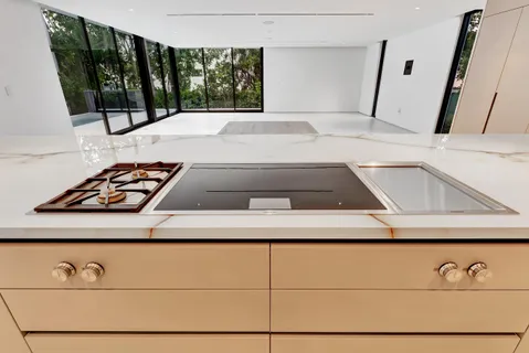 $8,999,950 | 2130 South Miami Avenue, Miami, FL 33129