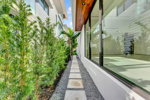 $8,999,950 | 2130 South Miami Avenue, Miami, FL 33129