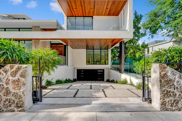 $8,999,950 | 2130 South Miami Avenue, Miami, FL 33129