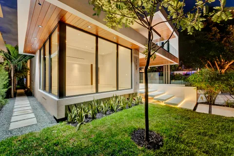 $8,999,950 | 2130 South Miami Avenue, Miami, FL 33129