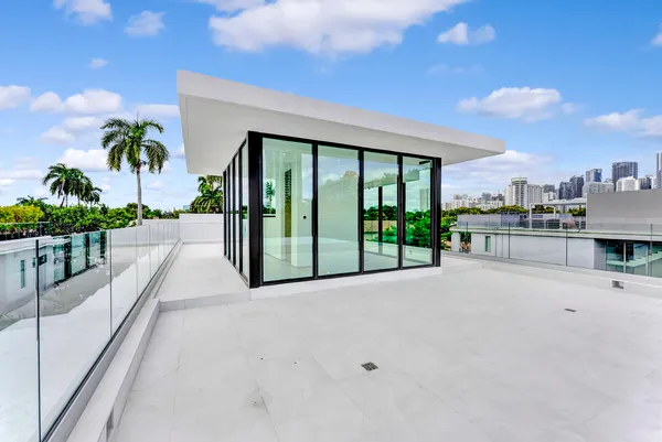 $8,999,950 | 2130 South Miami Avenue, Miami, FL 33129