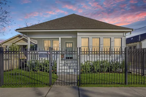 $635,000 | 727 East 25th Street, Houston, TX 77008
