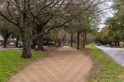 $635,000 | 727 East 25th Street, Houston, TX 77008