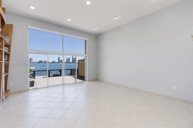 $6,000 | 3925 Northeast 171 Street, Unit 3925, North Miami Beach, FL 33160