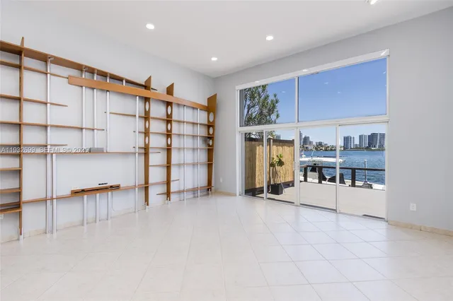 $6,000 | 3925 Northeast 171 Street, Unit 3925, North Miami Beach, FL 33160