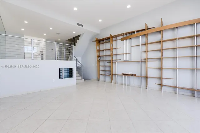 $6,000 | 3925 Northeast 171 Street, Unit 3925, North Miami Beach, FL 33160