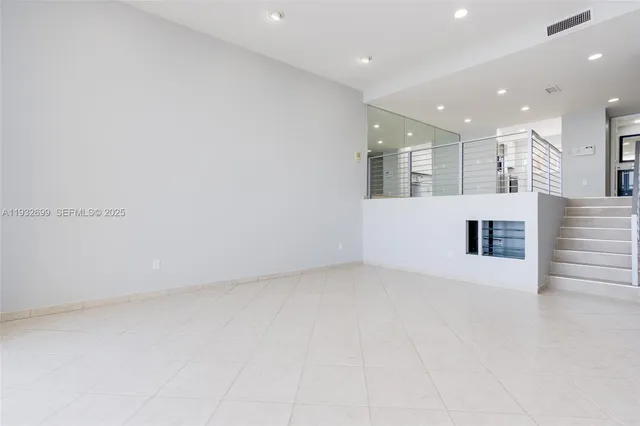 $6,000 | 3925 Northeast 171 Street, Unit 3925, North Miami Beach, FL 33160