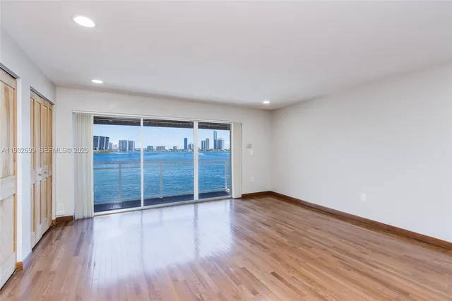 $6,000 | 3925 Northeast 171 Street, Unit 3925, North Miami Beach, FL 33160