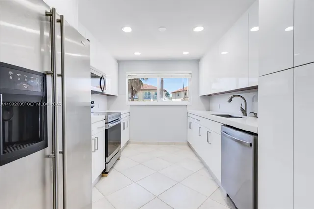 $6,000 | 3925 Northeast 171 Street, Unit 3925, North Miami Beach, FL 33160