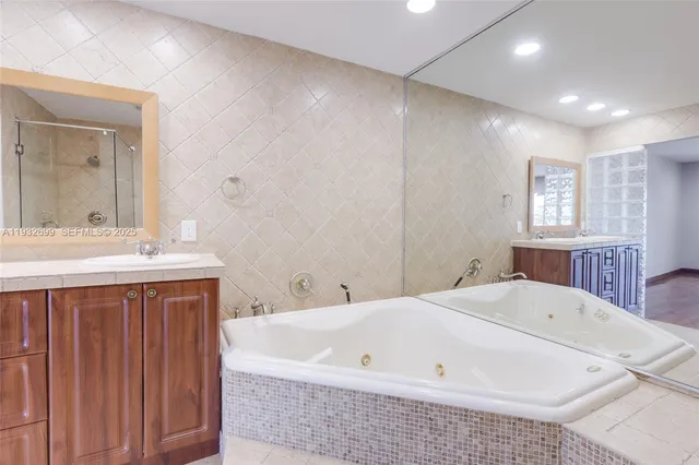 $6,000 | 3925 Northeast 171 Street, Unit 3925, North Miami Beach, FL 33160