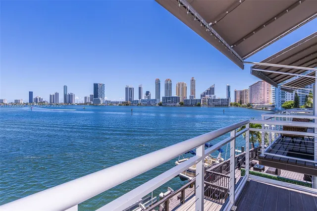 $6,000 | 3925 Northeast 171 Street, Unit 3925, North Miami Beach, FL 33160