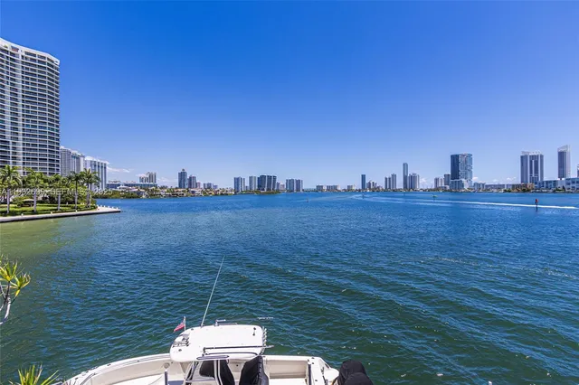 $6,000 | 3925 Northeast 171 Street, Unit 3925, North Miami Beach, FL 33160