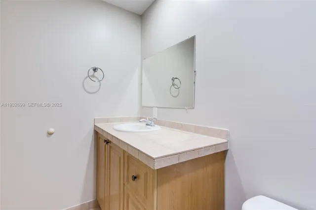 $6,000 | 3925 Northeast 171 Street, Unit 3925, North Miami Beach, FL 33160