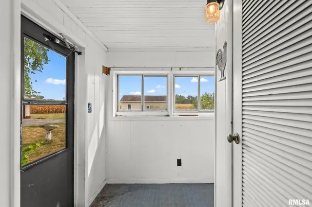 $165,000 | 9990 Bell Fountain Road, Dawson, IL 62520