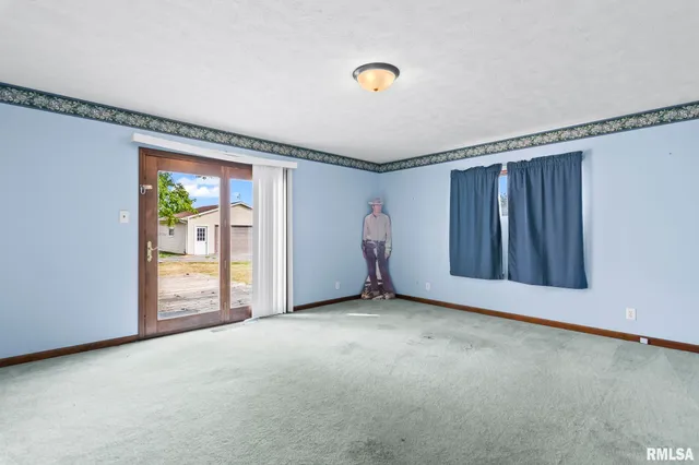 $165,000 | 9990 Bell Fountain Road, Dawson, IL 62520