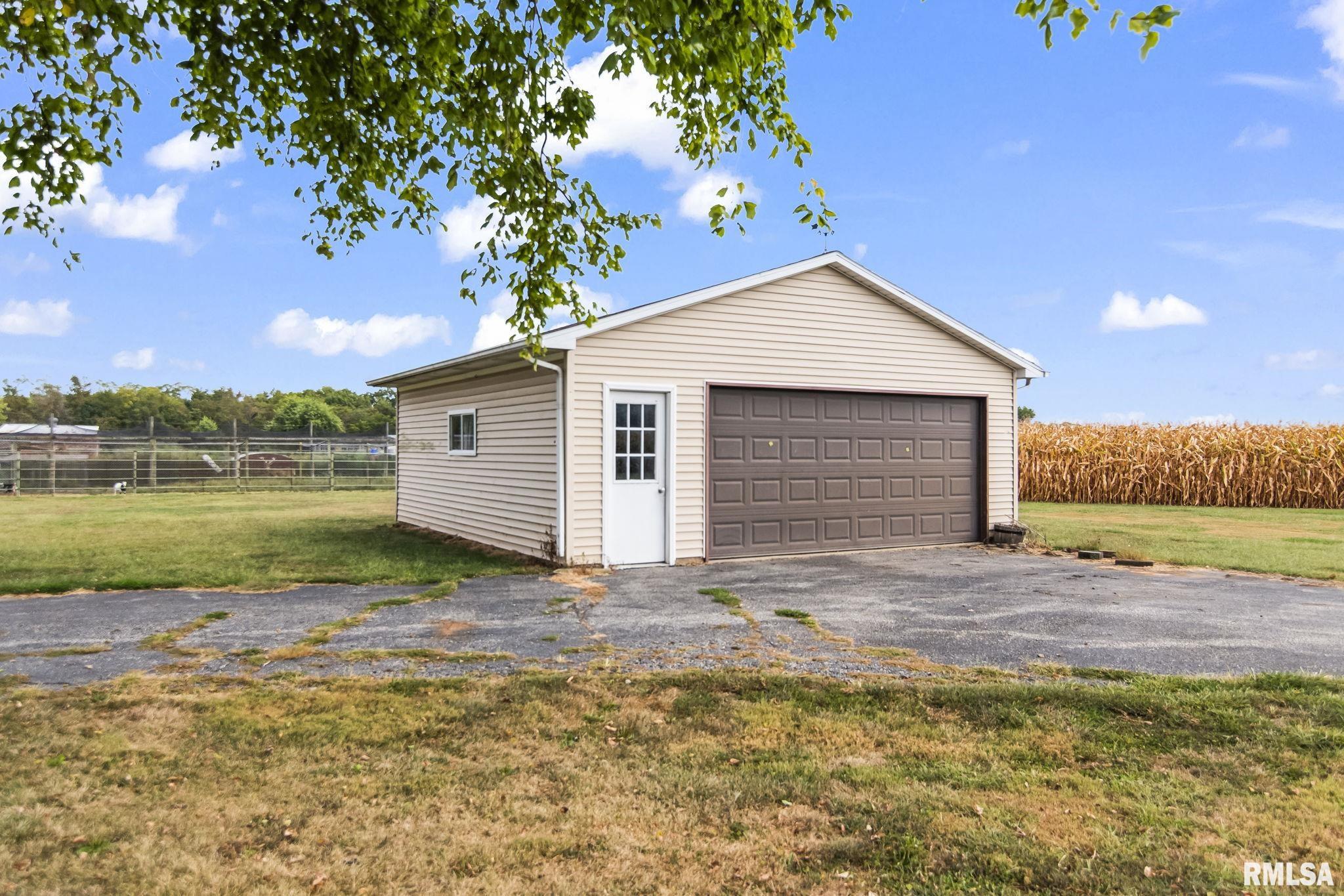 9990 Bell Fountain Road Dawson, IL 62520 - Photo 31 of 35