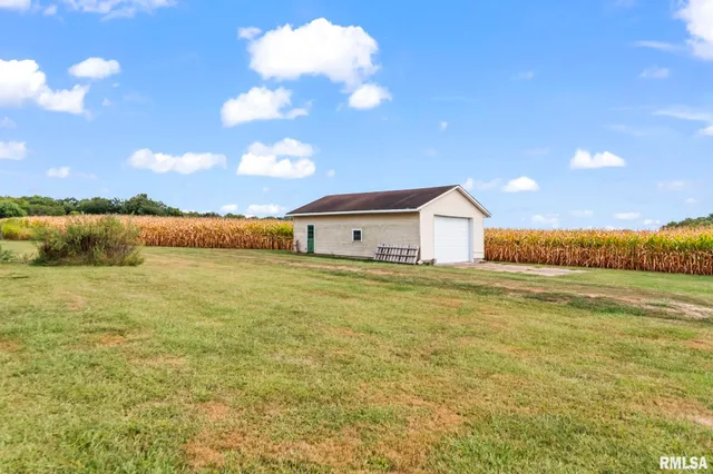 $165,000 | 9990 Bell Fountain Road, Dawson, IL 62520