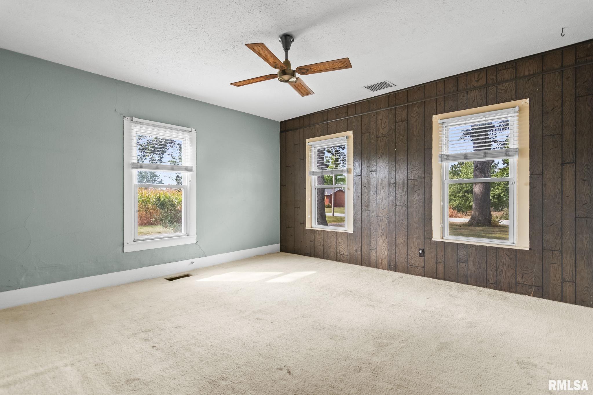 9990 Bell Fountain Road Dawson, IL 62520 - Photo 6 of 35