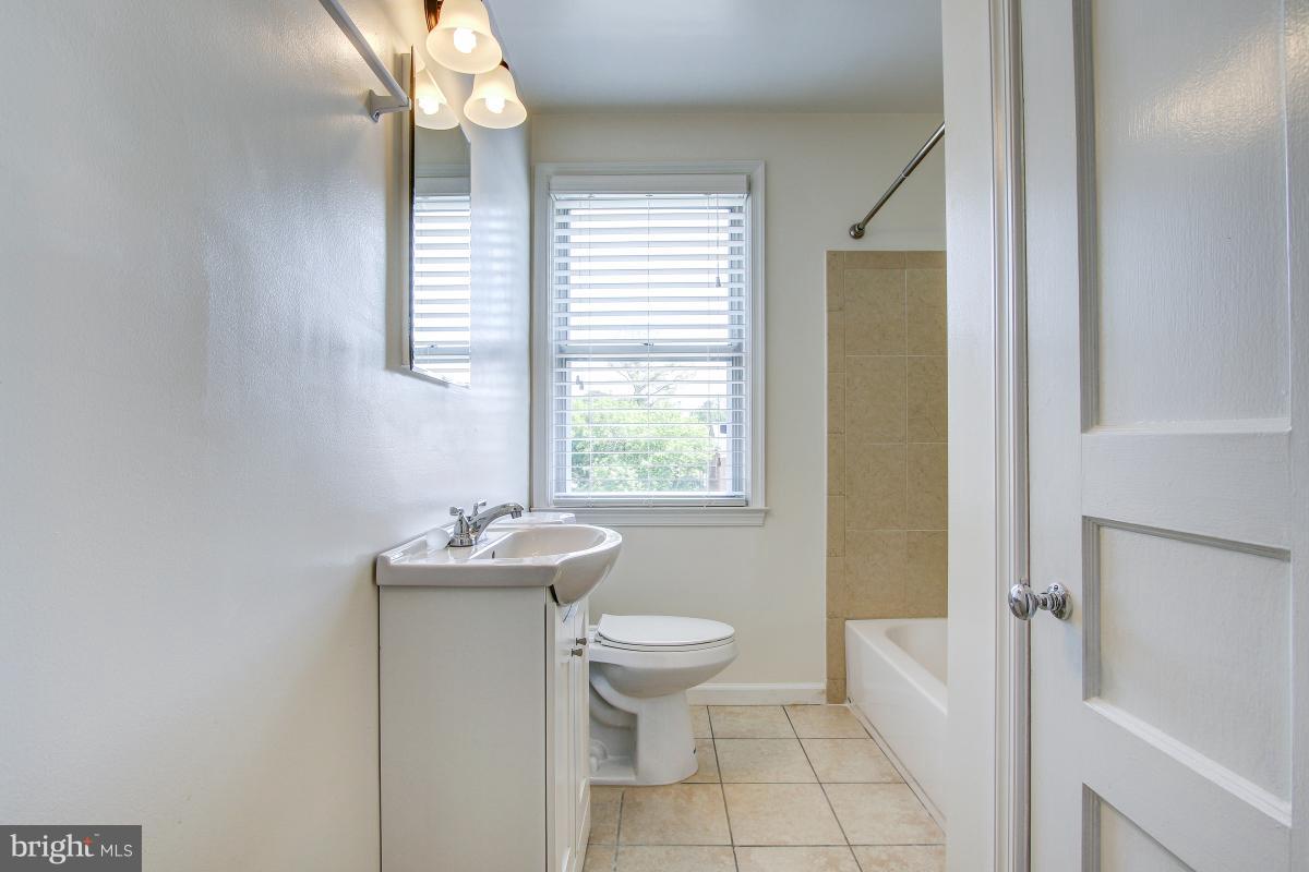 204 Cherrydell Road Catonsville, MD 21228 - Photo 22 of 30 Bathroom