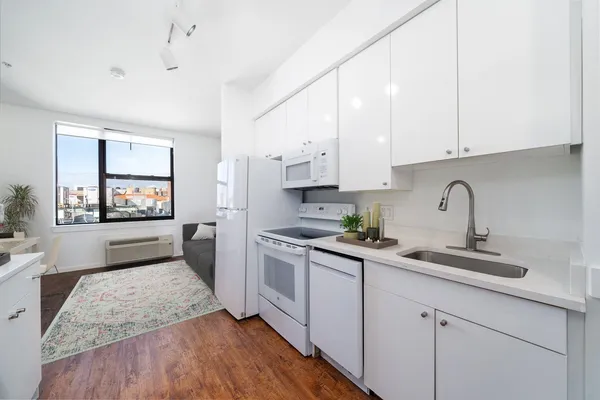 $2,200 | 253 Academy Street, Unit 403, Jersey City, NJ 07306